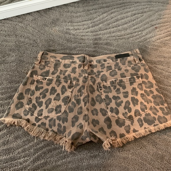 Blank NYC Leopard Shorts - Picture 2 of 4